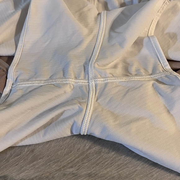 Lululemon Hotty Hot Short II *Long 4" - Picture 9 of 11